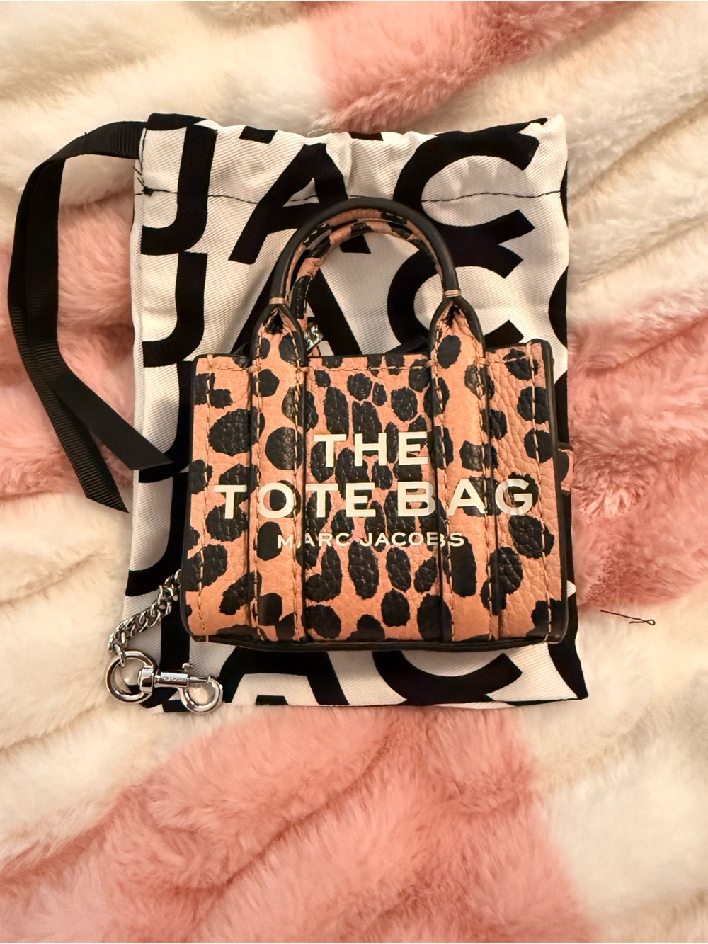 Marc Jacobs THE NANO TOTE BAG CHARM